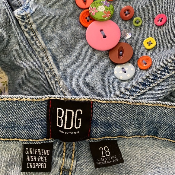 BDG Girlfriend High Rise Cropped Jeans - Picture 7 of 7